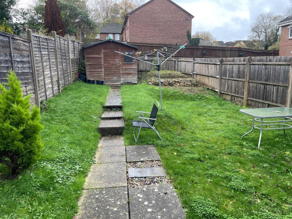 Lot: 6 - FREEHOLD RESIDENTIAL INVESTMENT - 